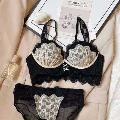 Aniya Lace Wire-Free Bra and Low Waist Panty Set