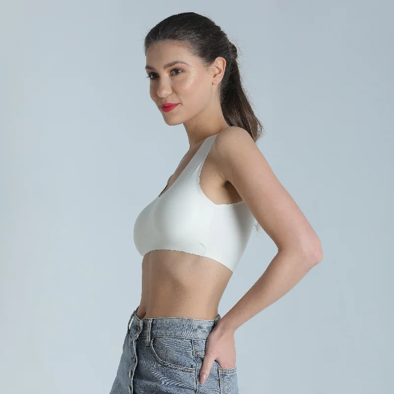 Deevaz Seamless Non-Wired Sports Bra With Removable Cups In White Colour