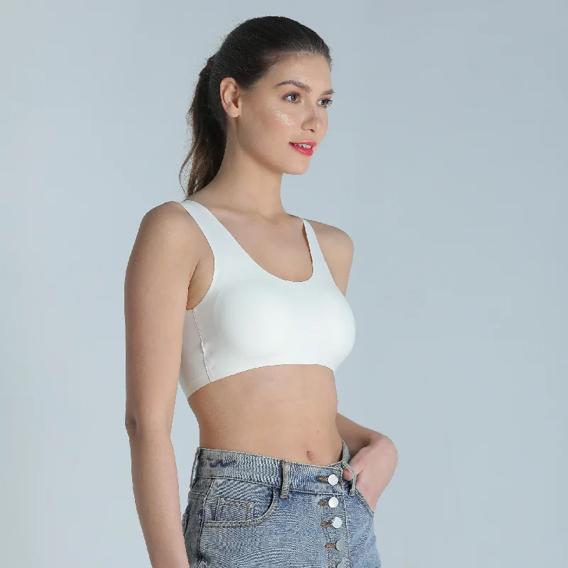 Deevaz Seamless Non-Wired Sports Bra With Removable Cups In White Colour